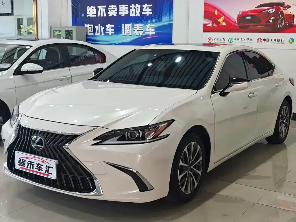 Lexus ES — фото 1