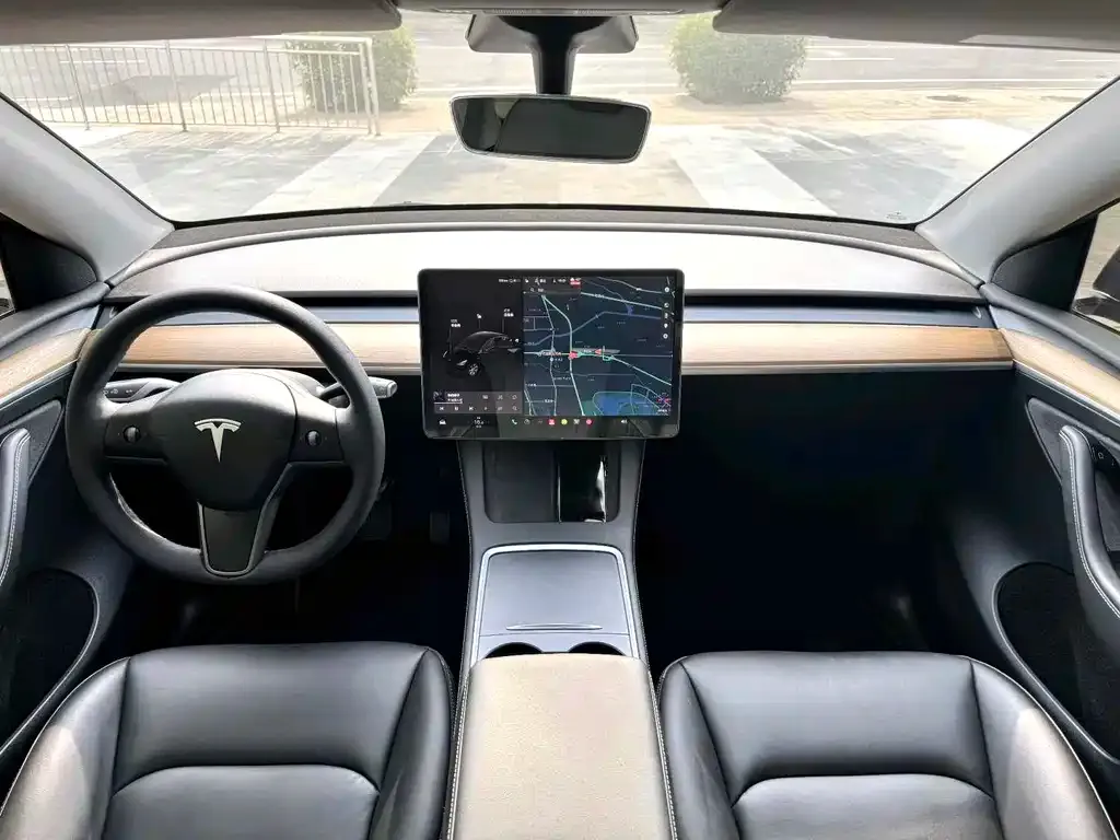 Tesla Model Y — фото 4