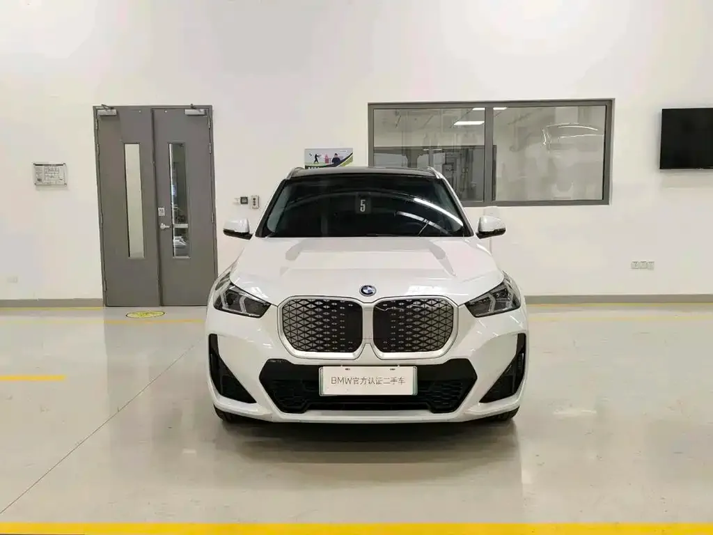 BMW iX1 2025 из CN, фото 2