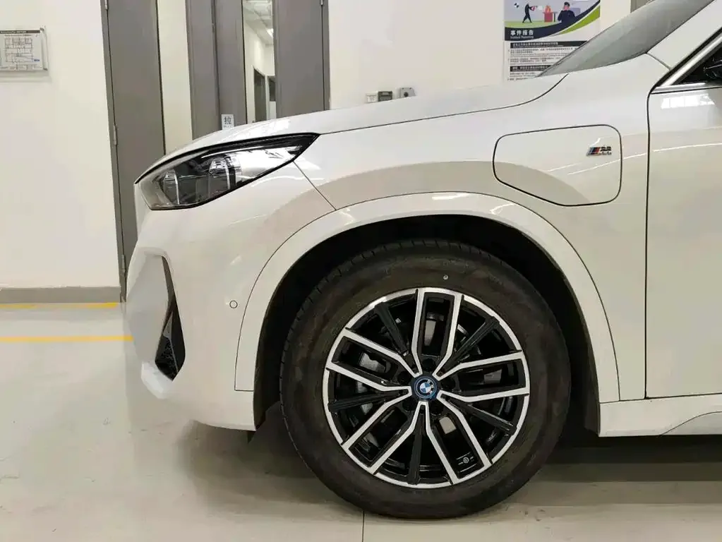BMW iX1 2025 из CN, фото 6