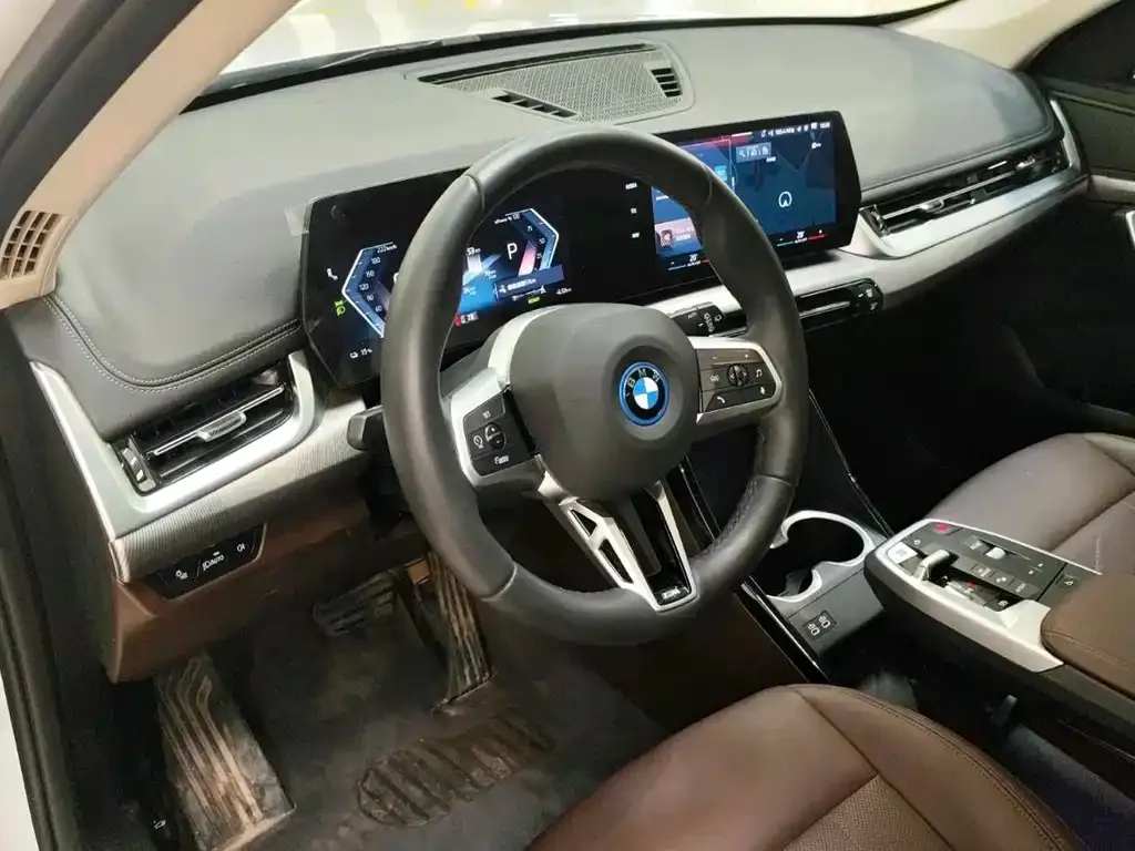 BMW iX1 2025 из CN, фото 8