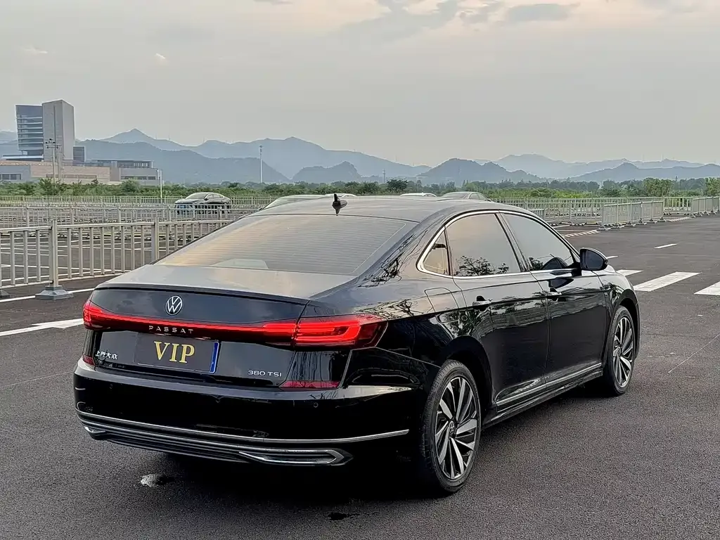 Volkswagen Passat — фото 5