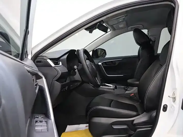 Toyota RAV4 2023 из CN, фото 8