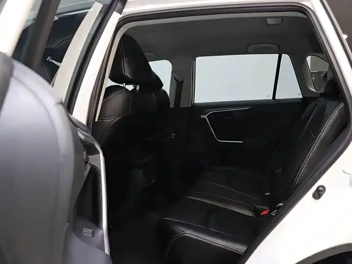 Toyota RAV4 2023 из CN, фото 3