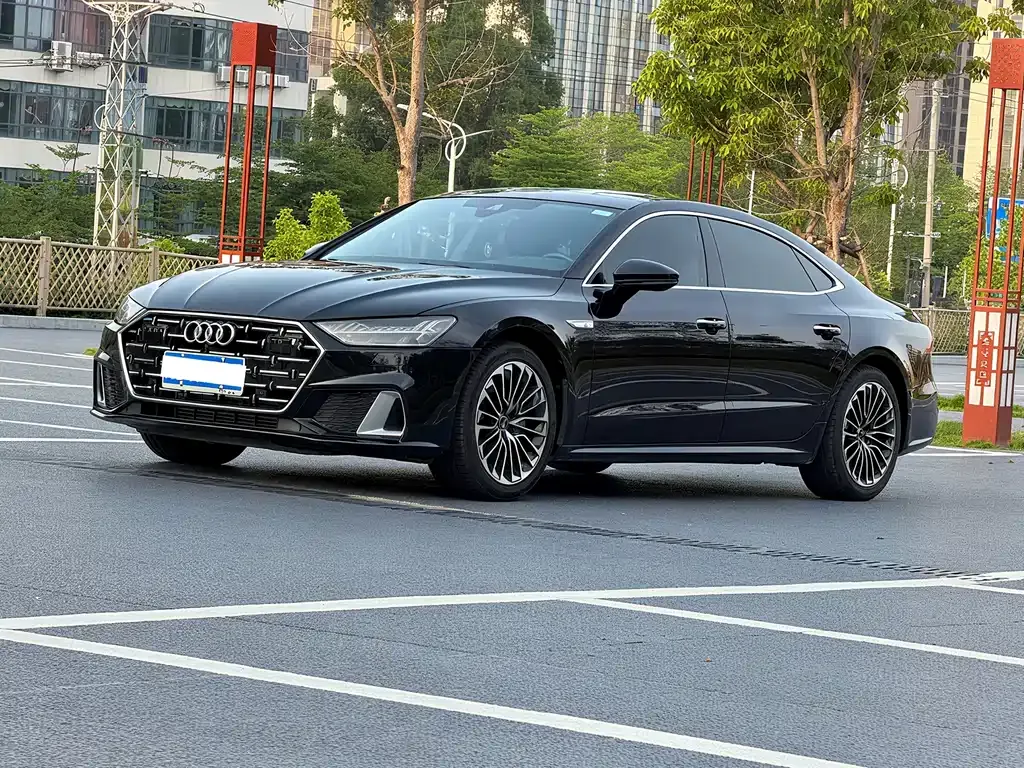 Audi A7L — фото 1