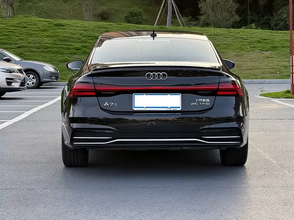 Audi A7L — фото 7