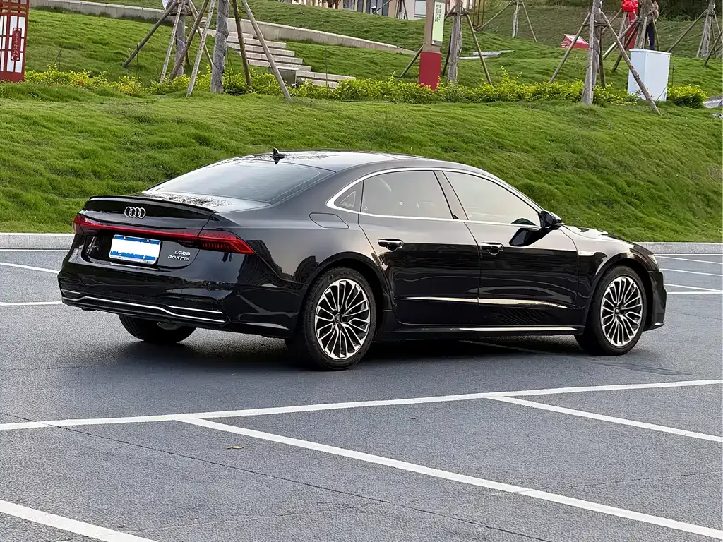 Audi A7L — фото 10