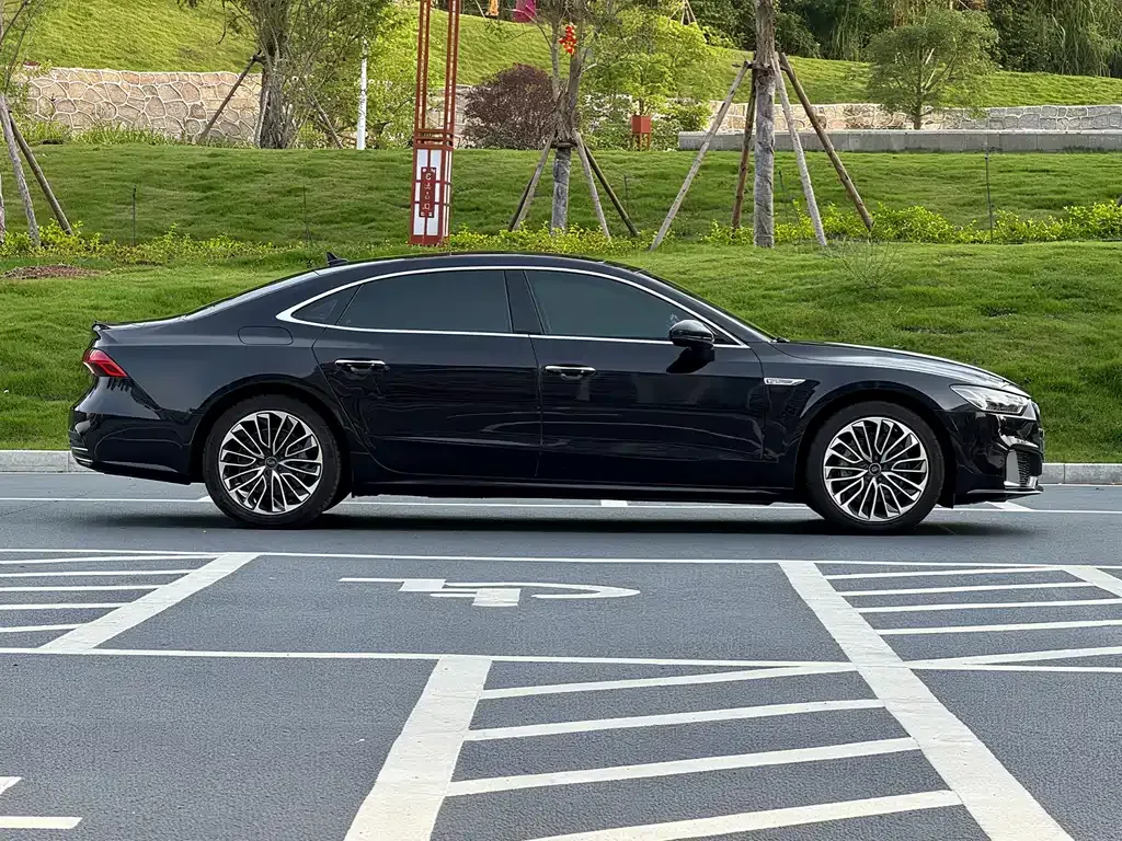 Audi A7L — фото 6