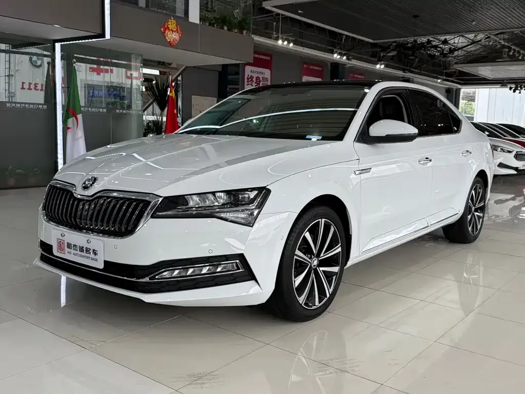 Skoda Superb — фото 8