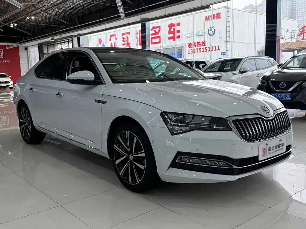 Skoda Superb — фото 4