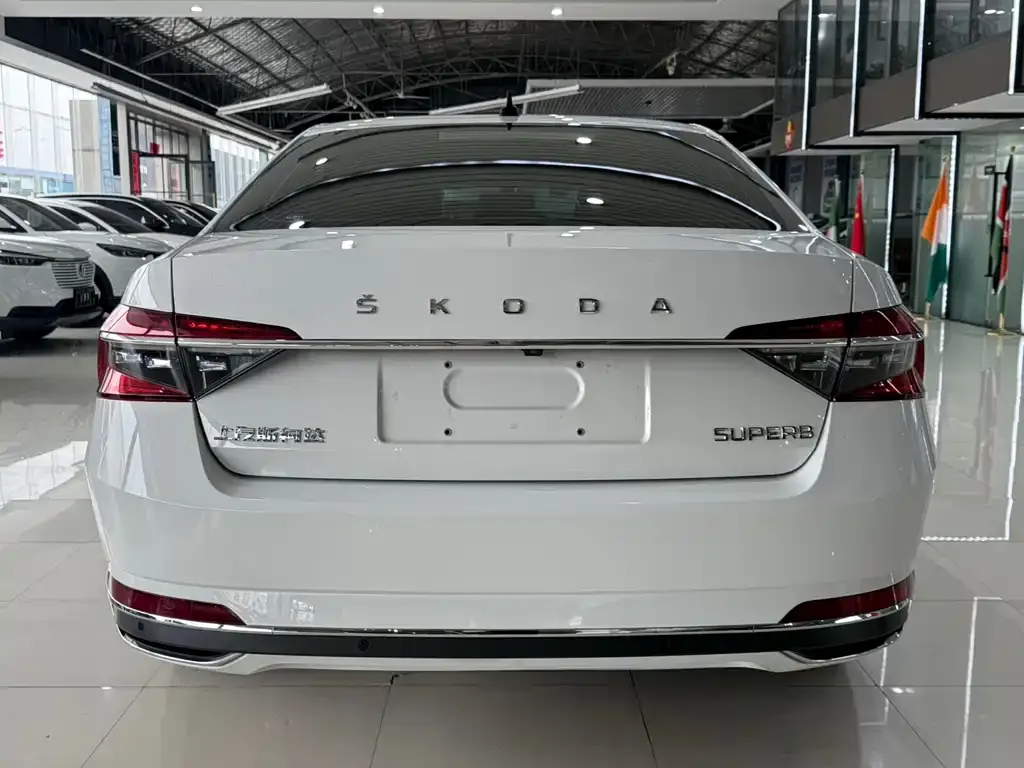 Skoda Superb — фото 9
