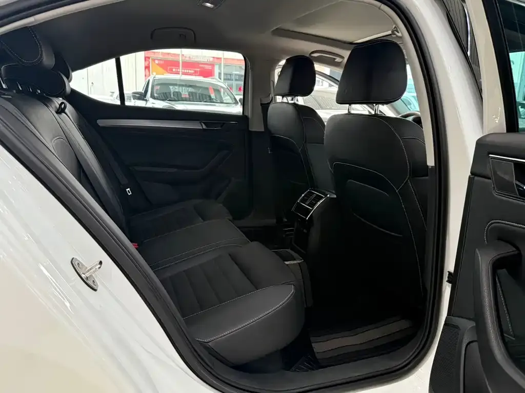 Skoda Superb — фото 2