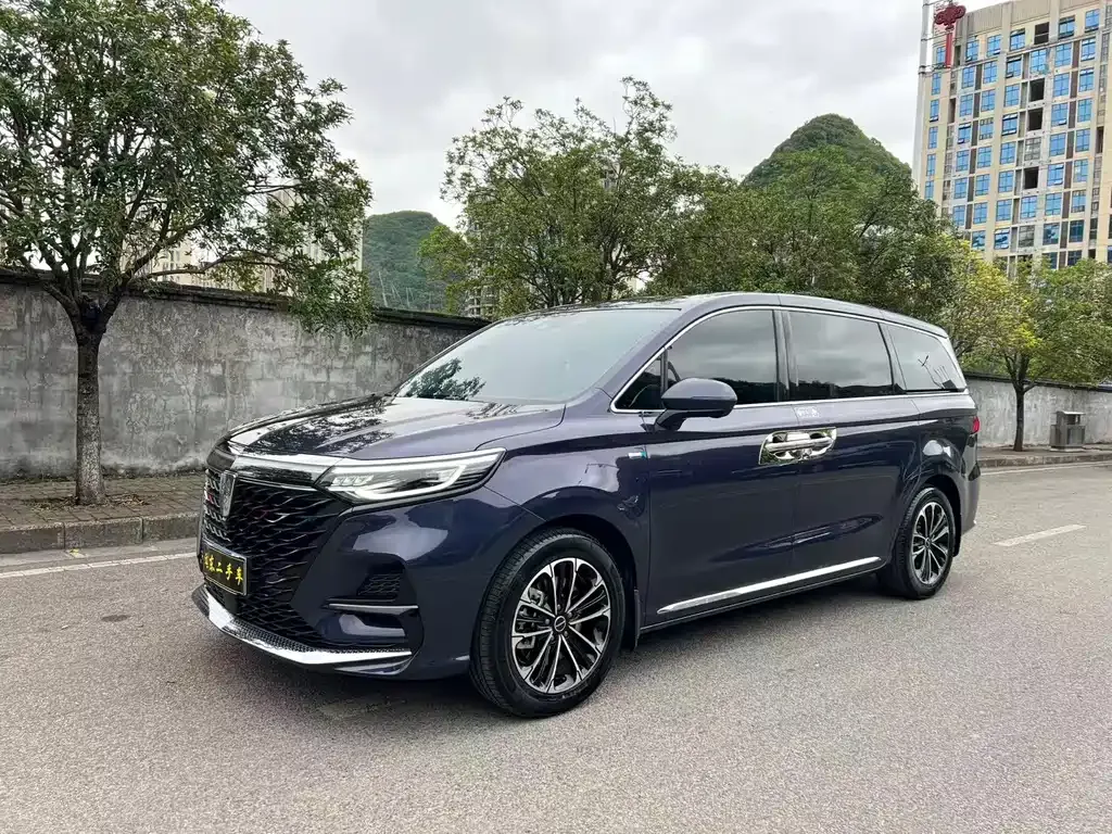 Roewe iMAX8 — фото 1