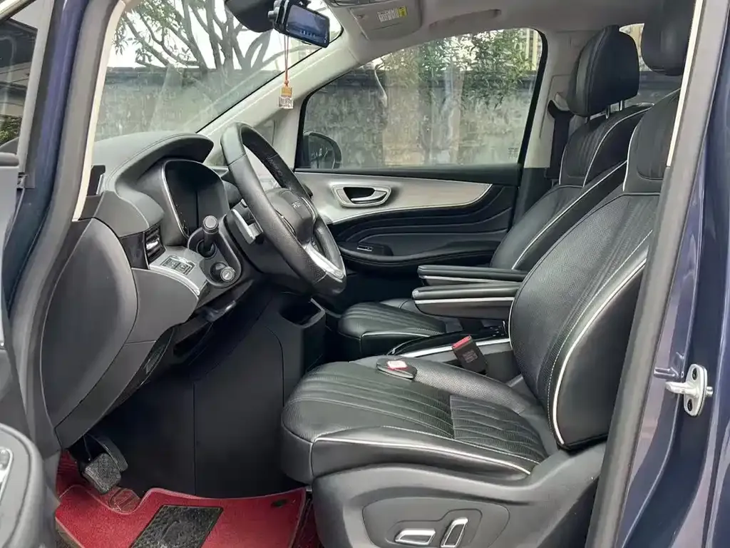 Roewe iMAX8 — фото 2