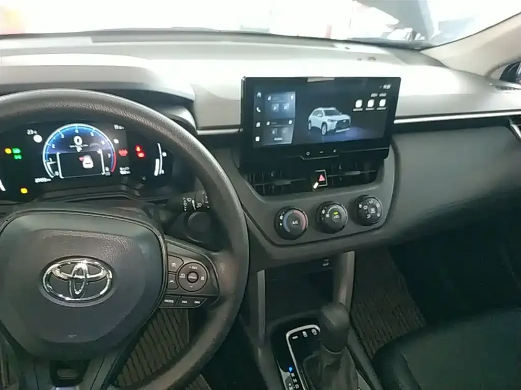 Toyota Corolla Cross — фото 10