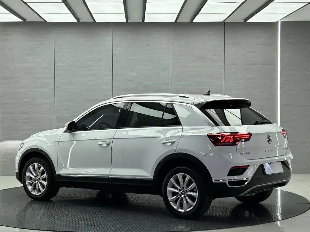 Volkswagen T-Roc — фото 8