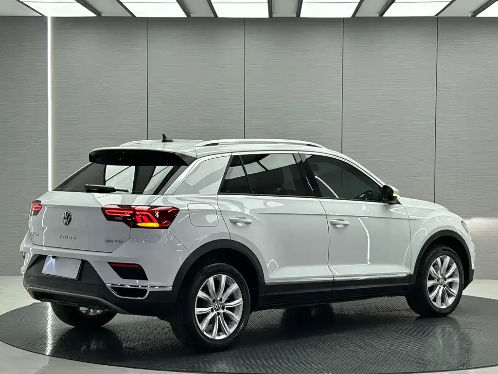 Volkswagen T-Roc — фото 4