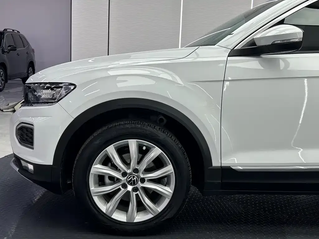 Volkswagen T-Roc — фото 6