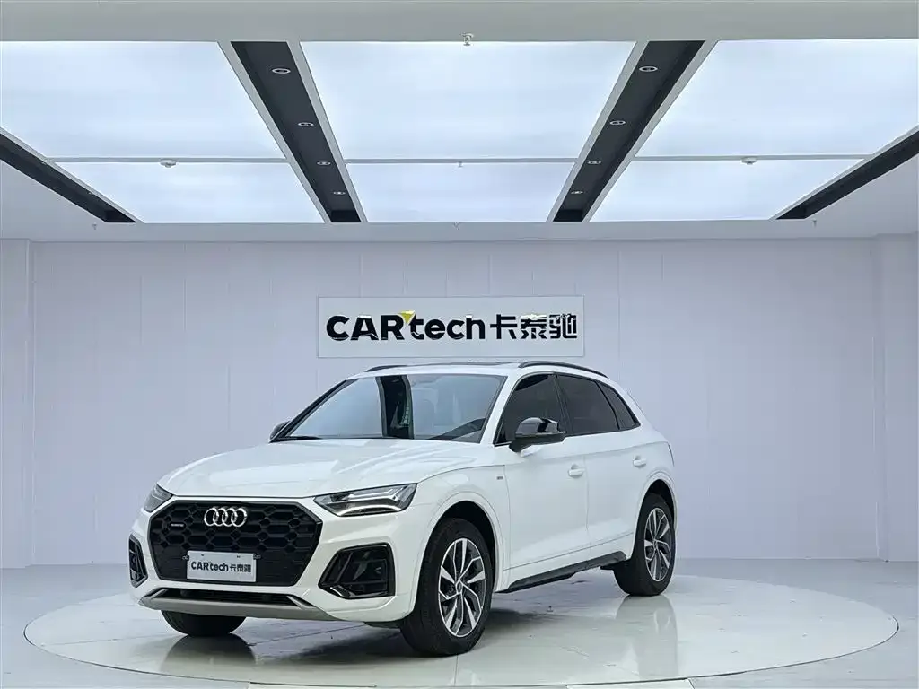 Audi Q5L — фото 1