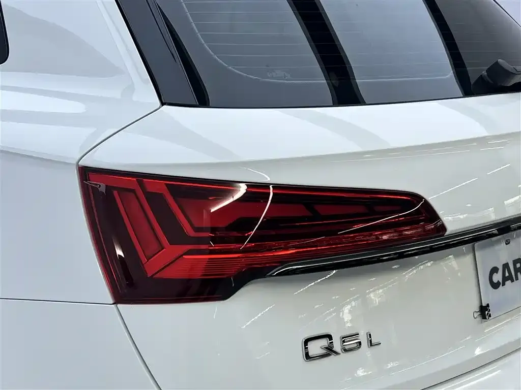 Audi Q5L — фото 5