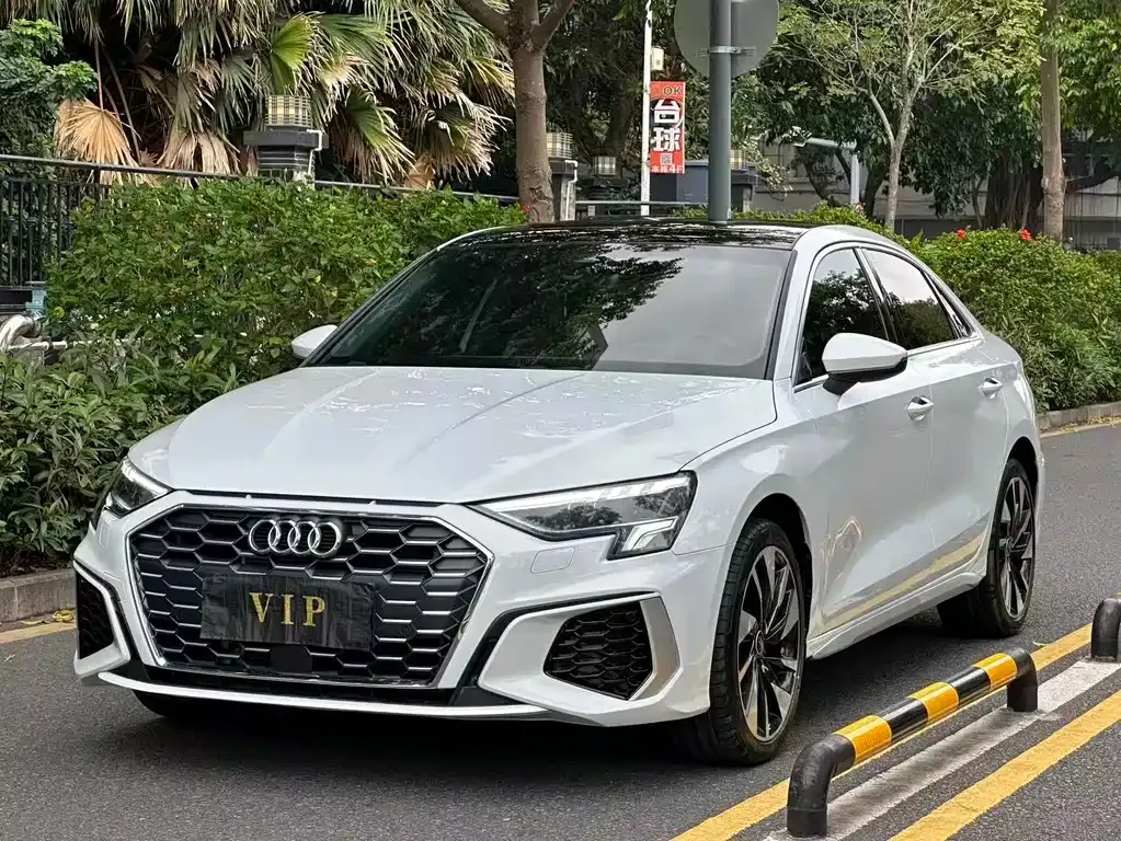 Audi A3 — фото 1