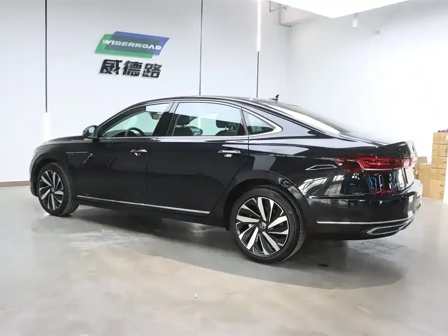 Volkswagen Passat — фото 8