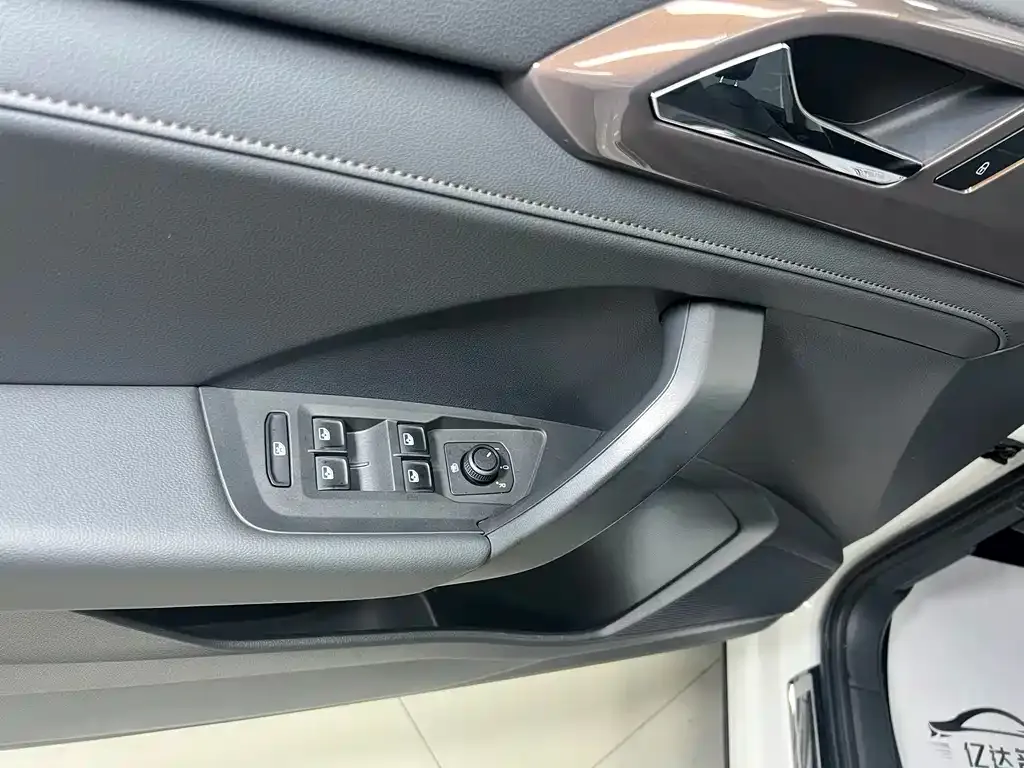 Volkswagen Tharu — фото 8