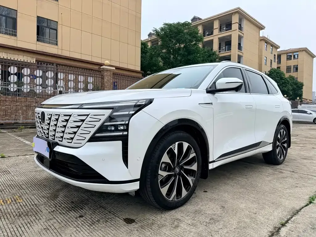 Changan CS75PLUS — фото 1