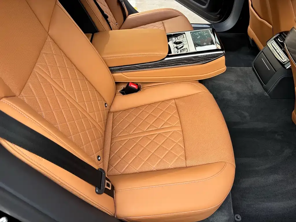 Audi A8 — фото 3