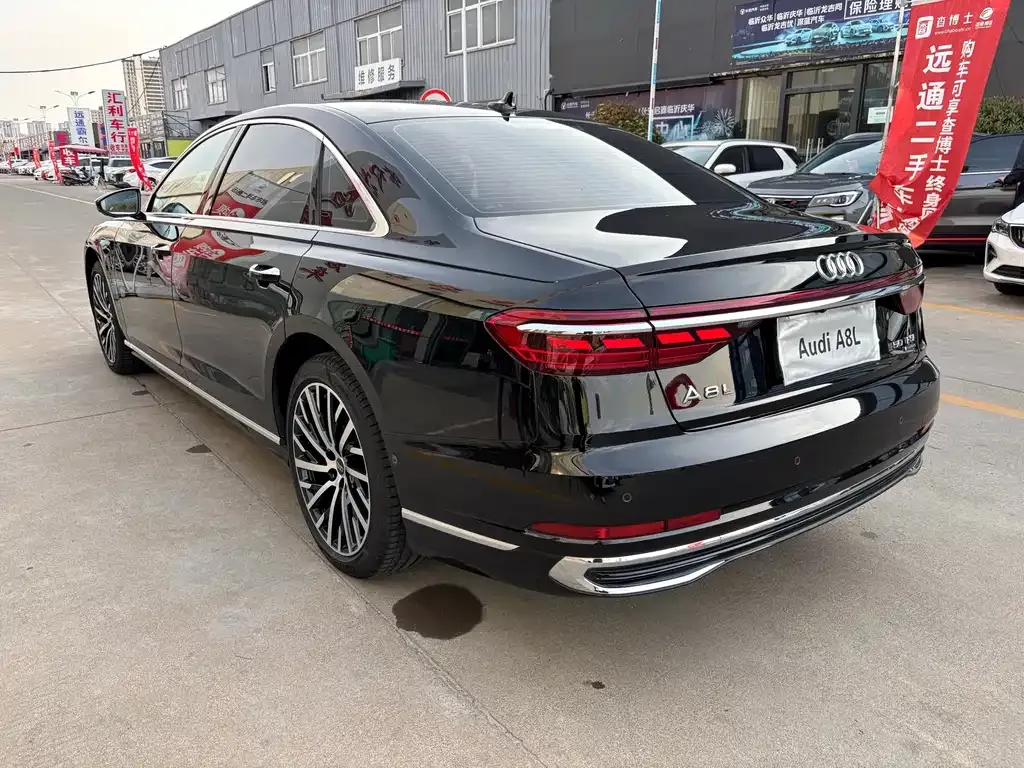 Audi A8 — фото 5