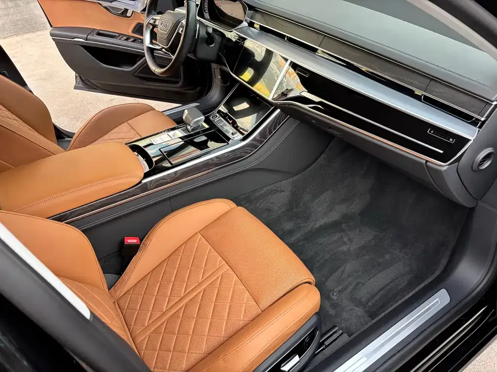 Audi A8 — фото 7