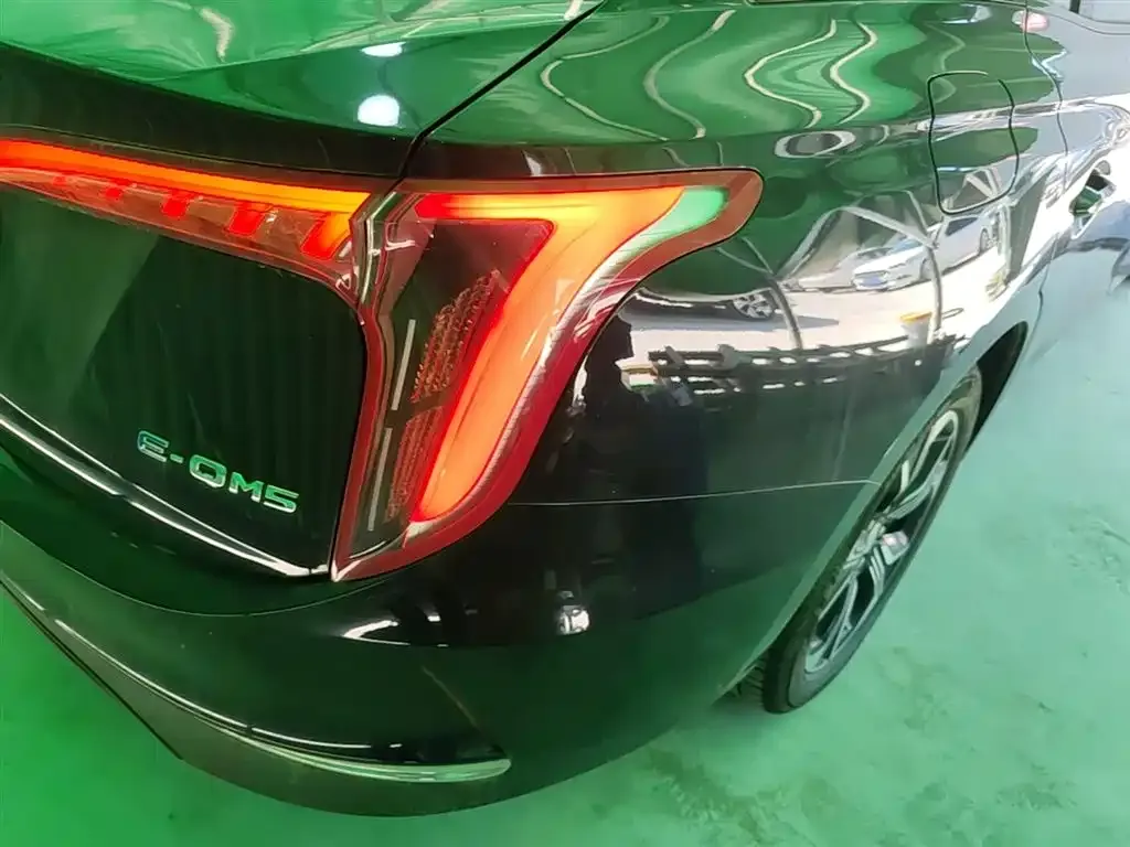 Hongqi E-QM5 — фото 2