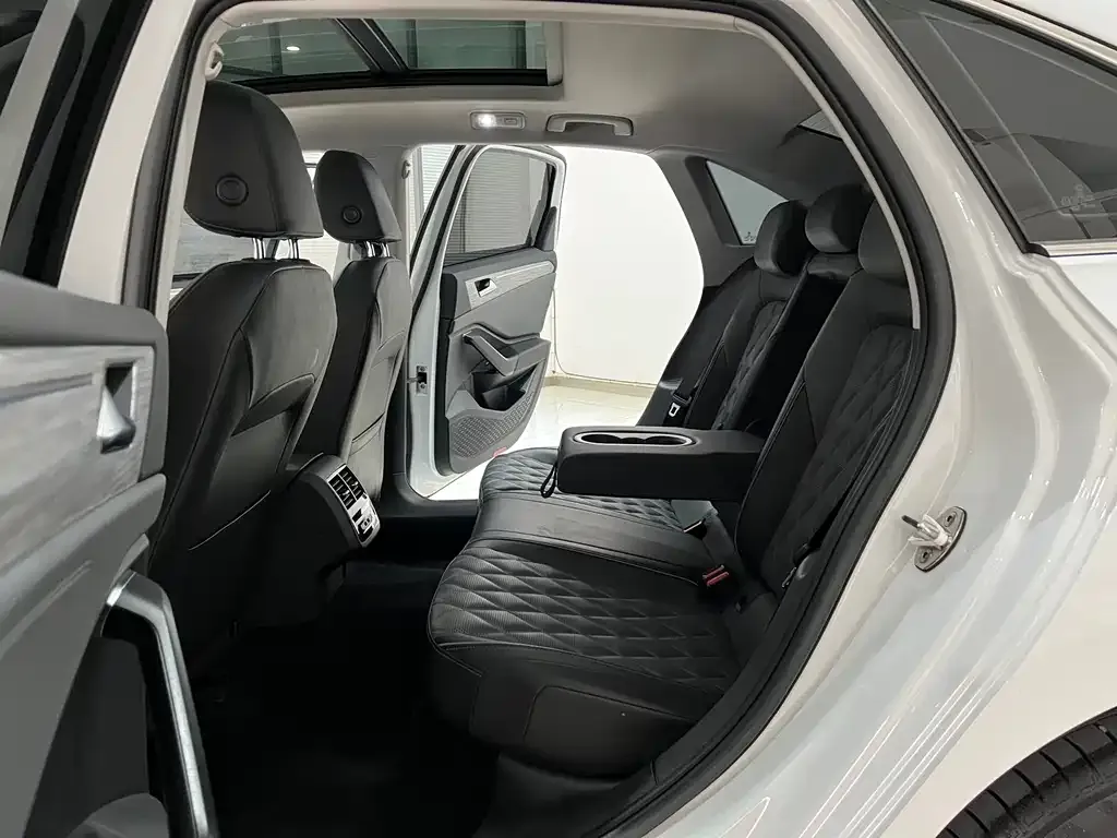 Volkswagen Sagitar 2023 из CN, фото 4