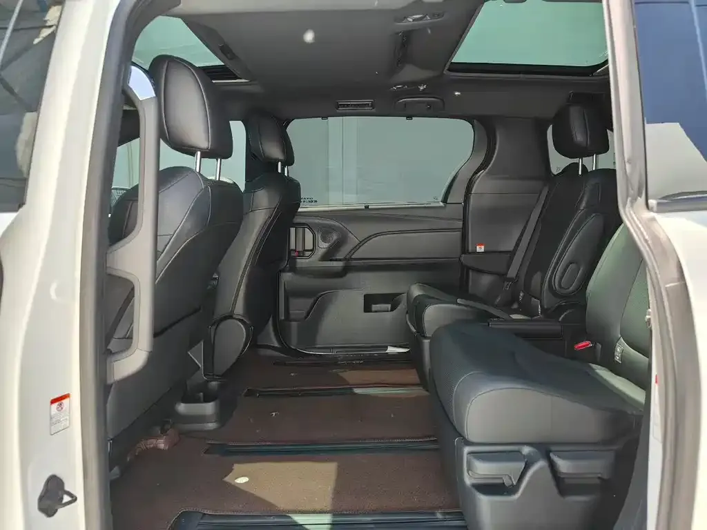 Toyota Granvia 2024 из CN, фото 4