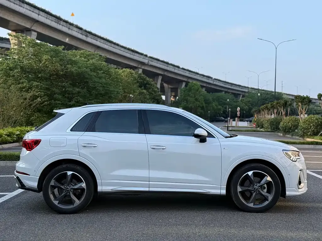 Audi Q3 — фото 10