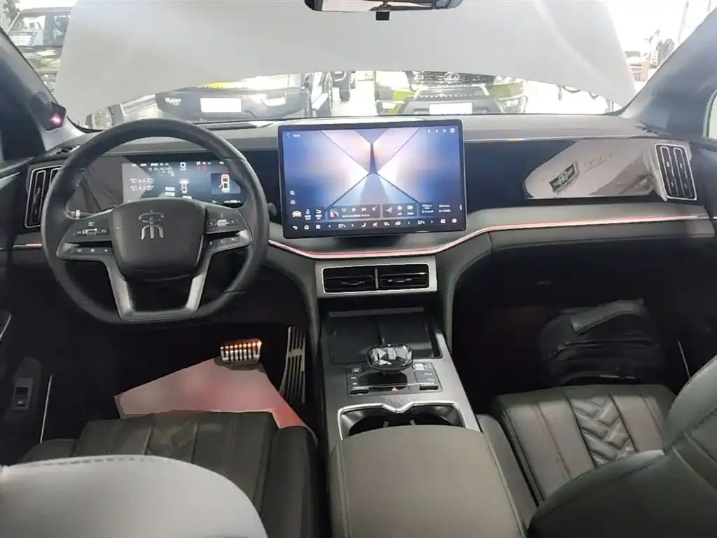 BYD L DM-i — фото 10