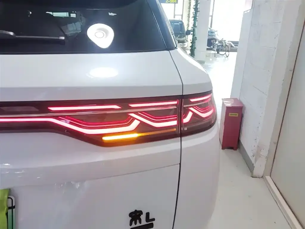BYD L DM-i — фото 2