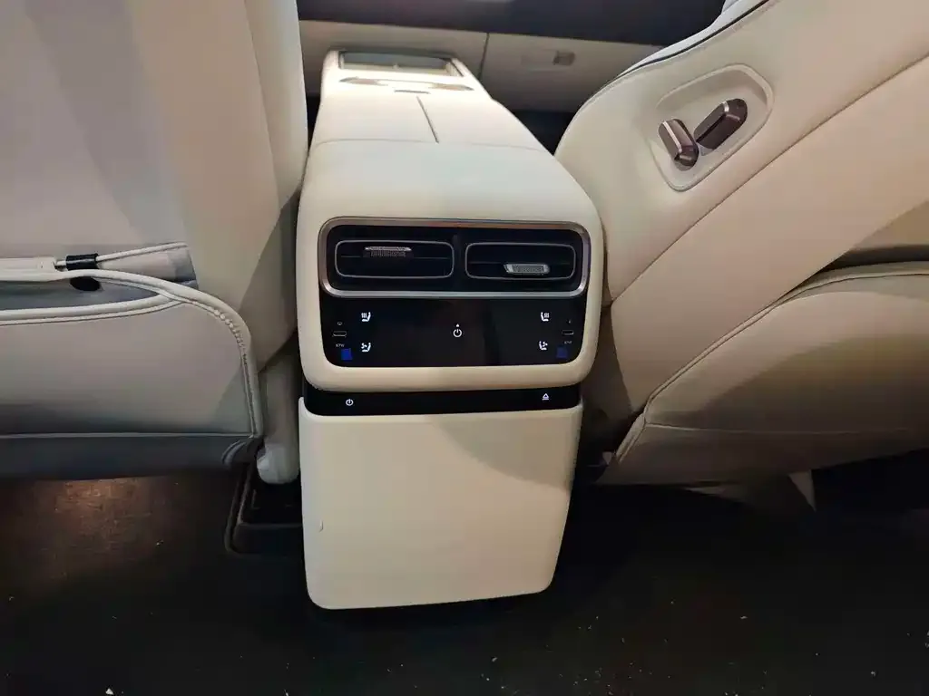 Li Auto i6 — фото 2