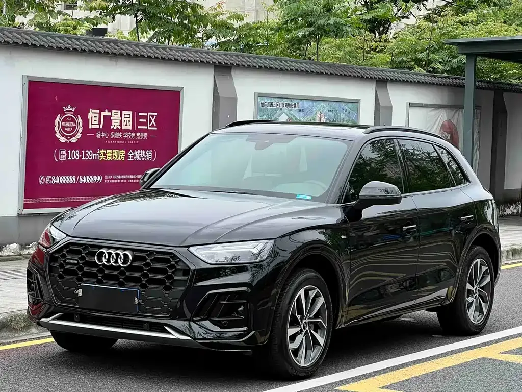 Audi Q5L — фото 1