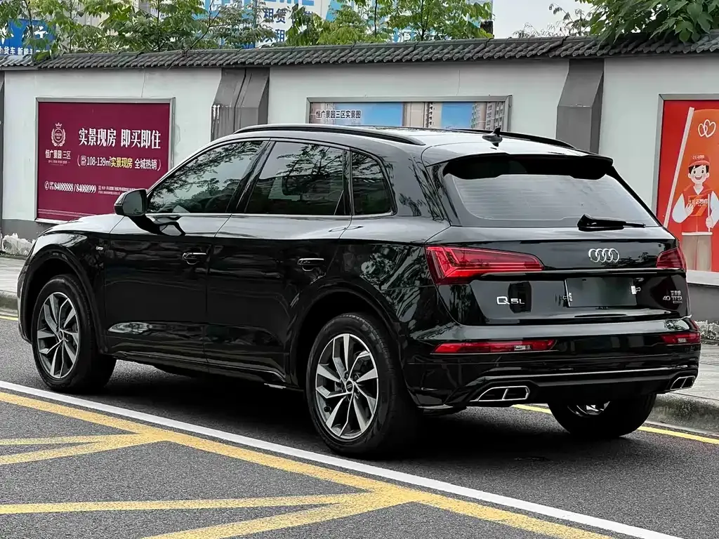 Audi Q5L — фото 9