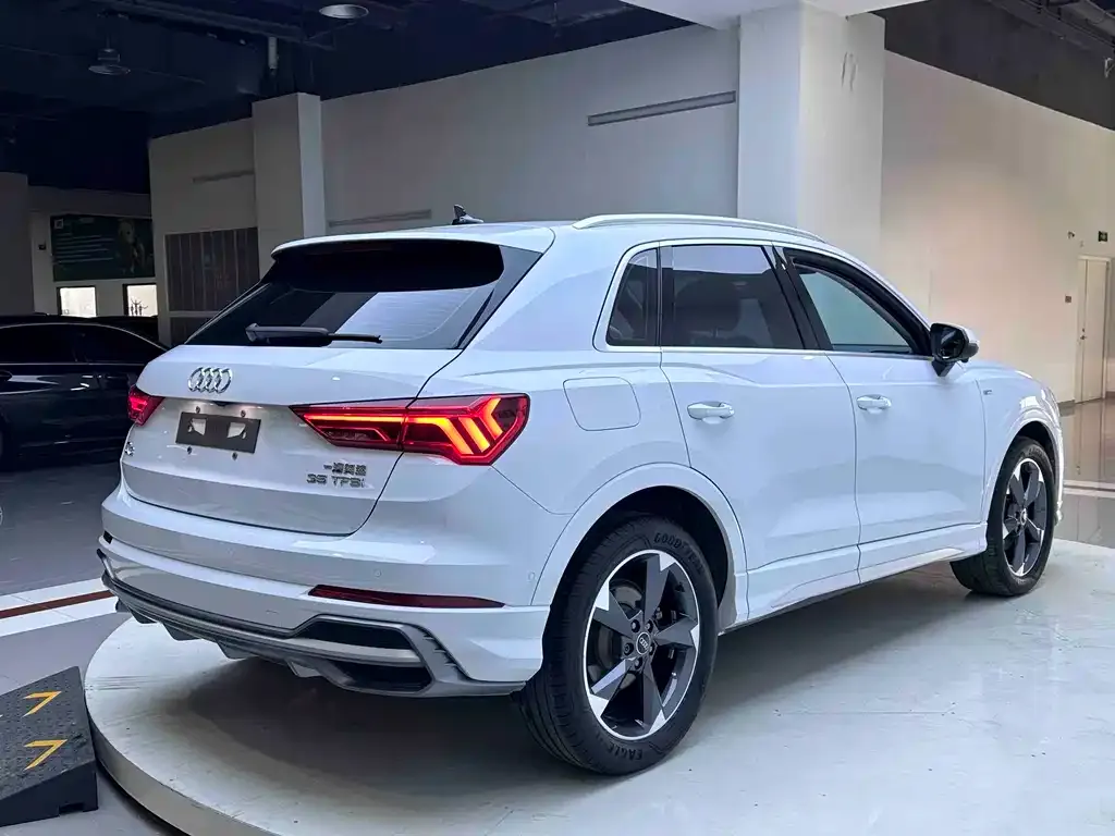 Audi Q3 — фото 5