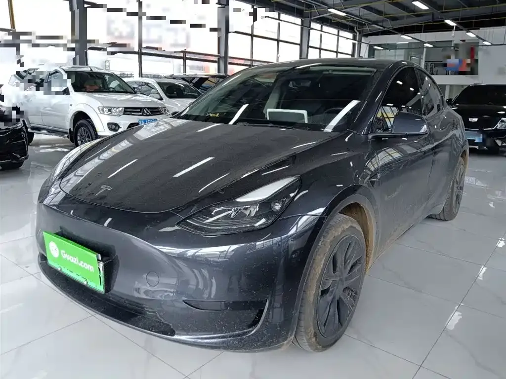 Tesla Model Y — фото 1