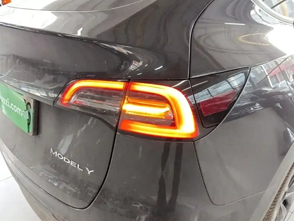 Tesla Model Y — фото 5
