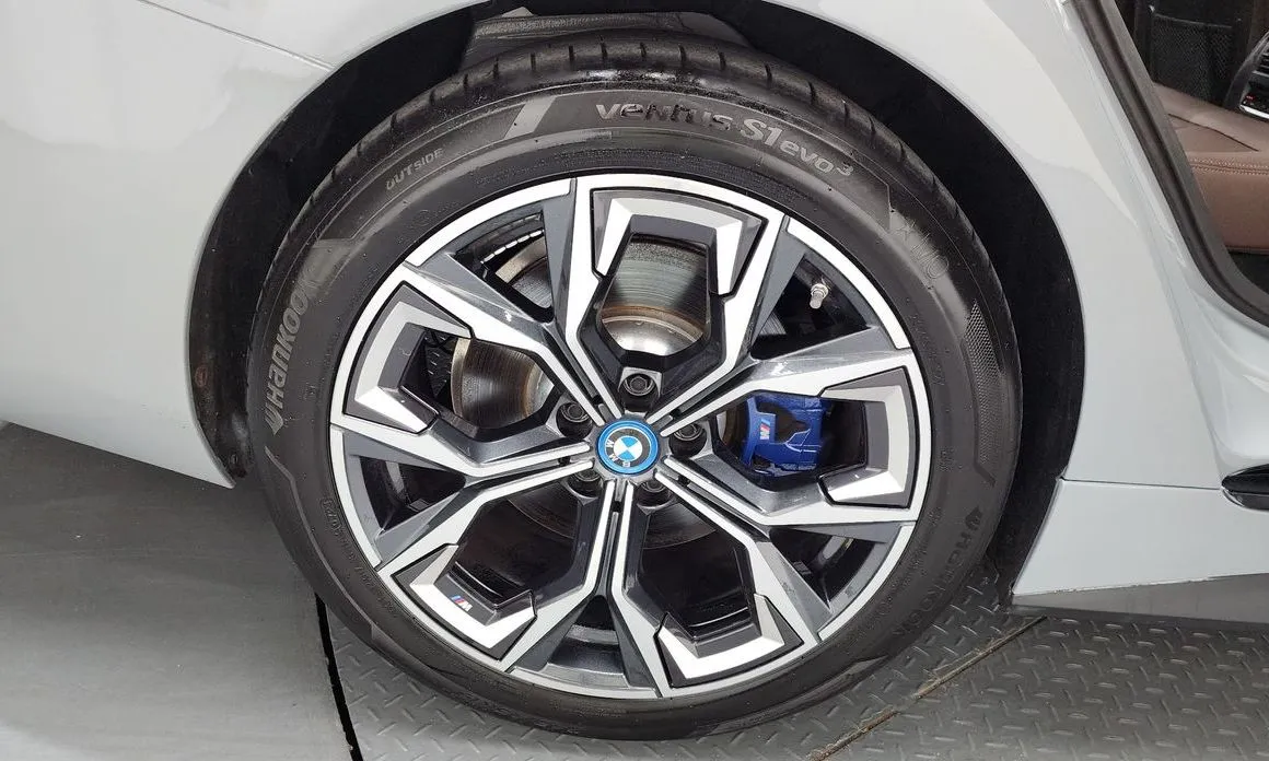 BMW i4 2024 из KR, фото 9