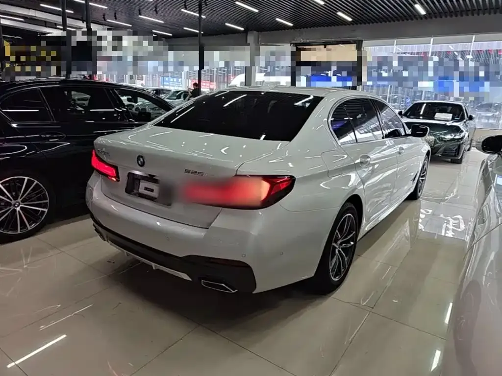 BMW 5 Series — фото 10