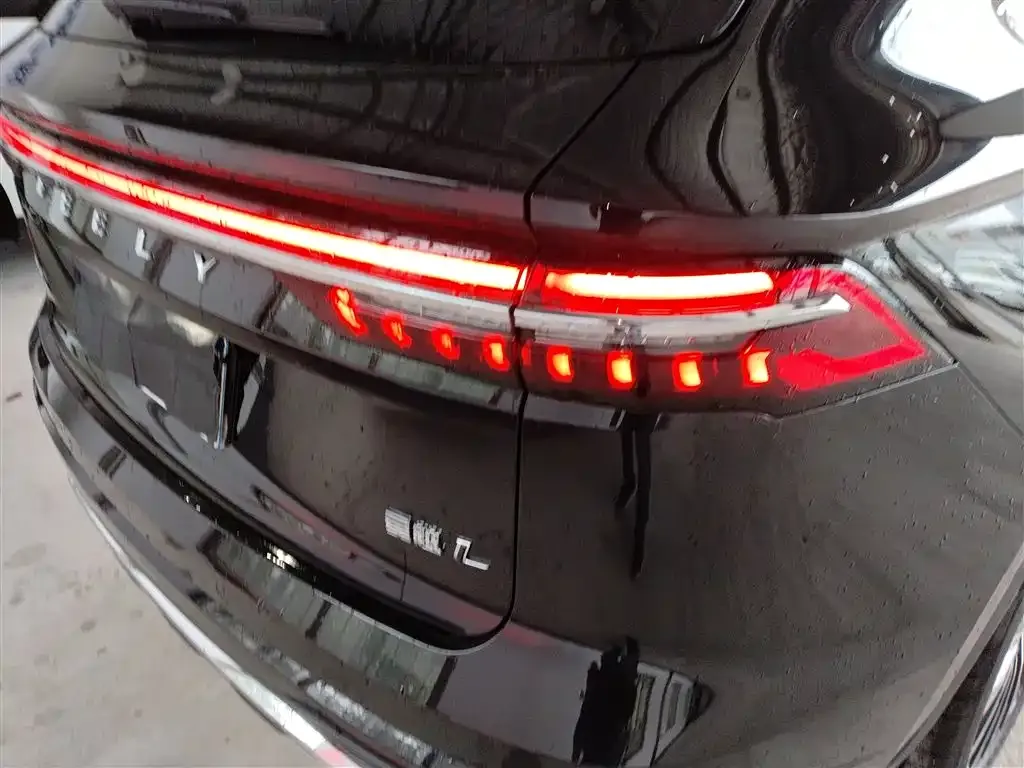Geely Xingyue L — фото 10