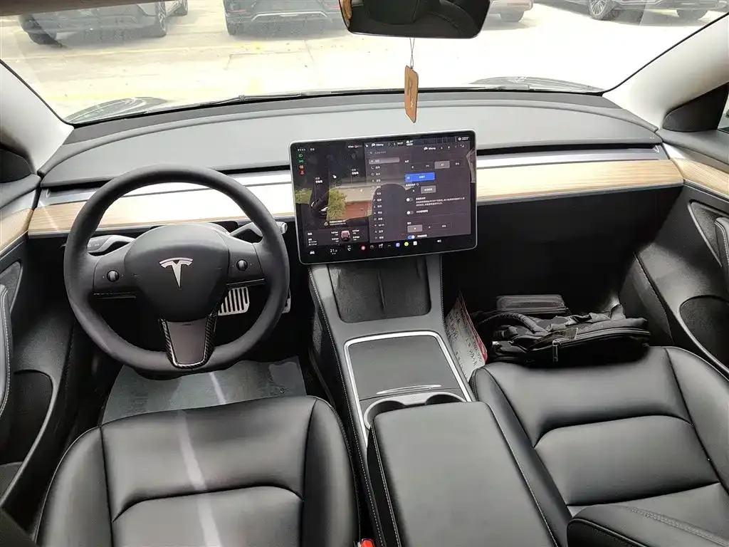 Tesla Model 3 — фото 10