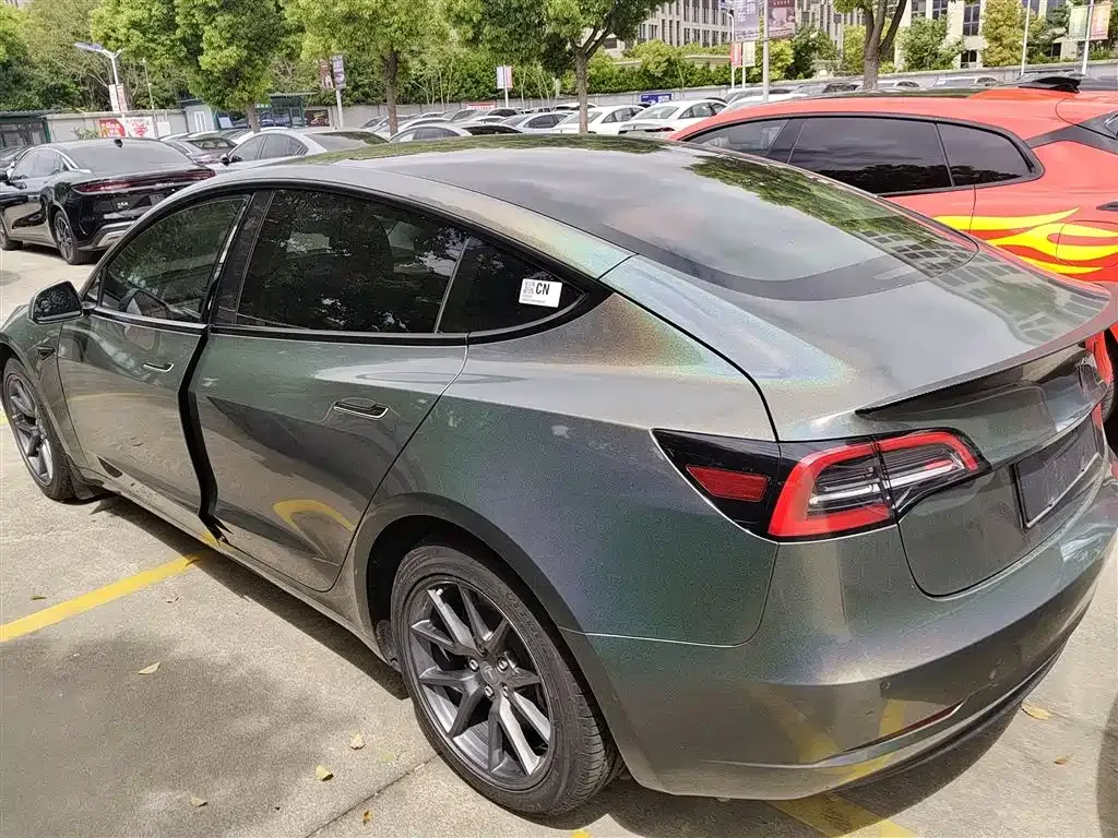 Tesla Model 3 — фото 9