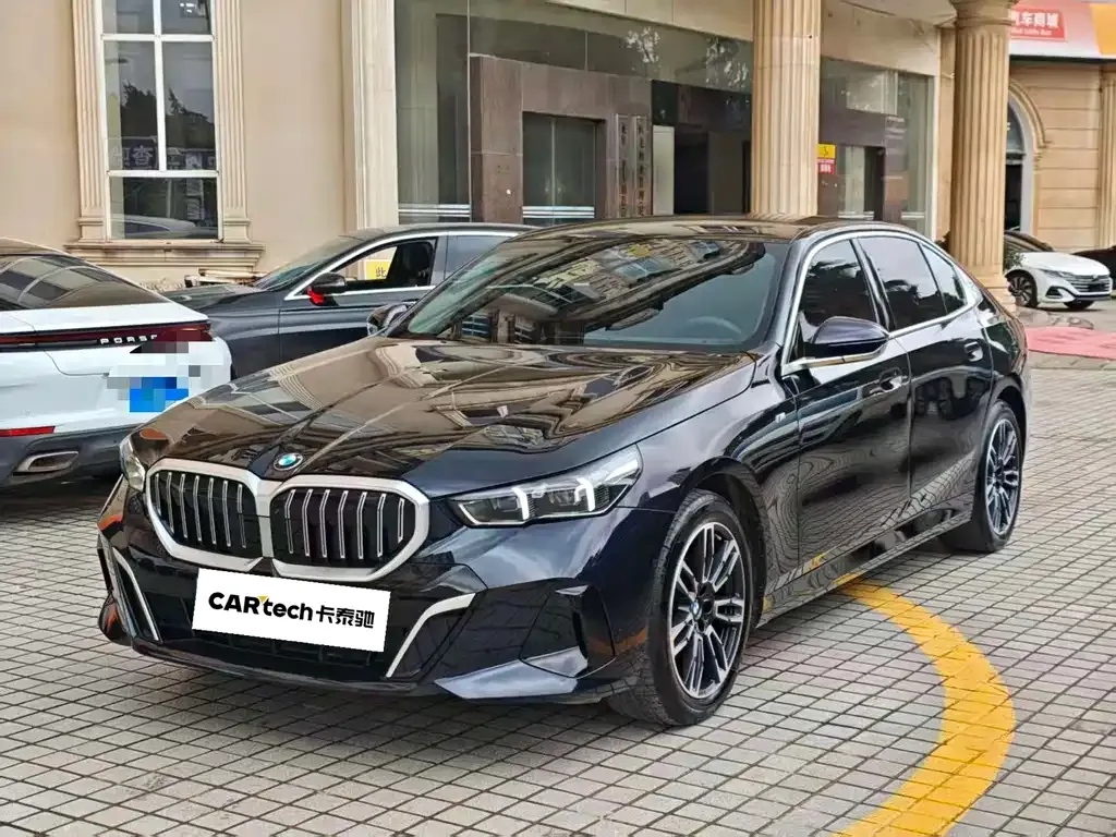 BMW 5 Series — фото 1