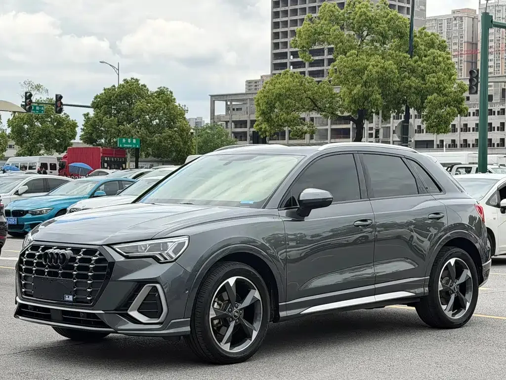 Audi Q3 — фото 1